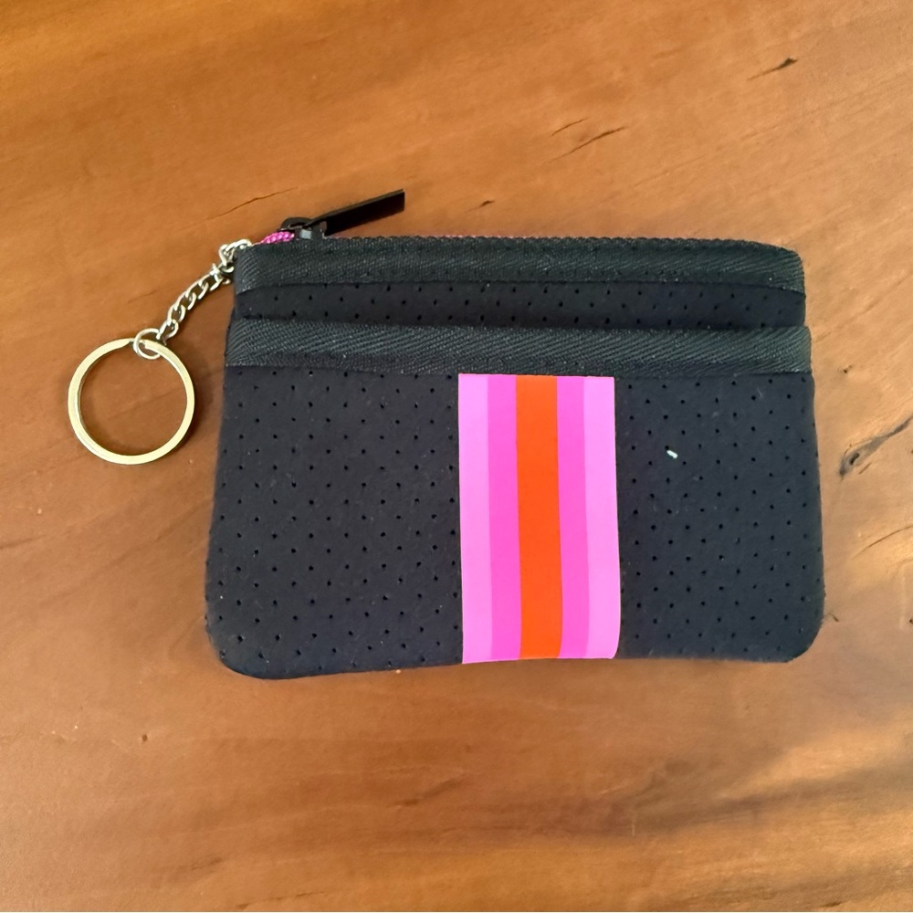 Haute Shore camouflage clutch and coin purse with detachable wristlet - Picture 4 of 6